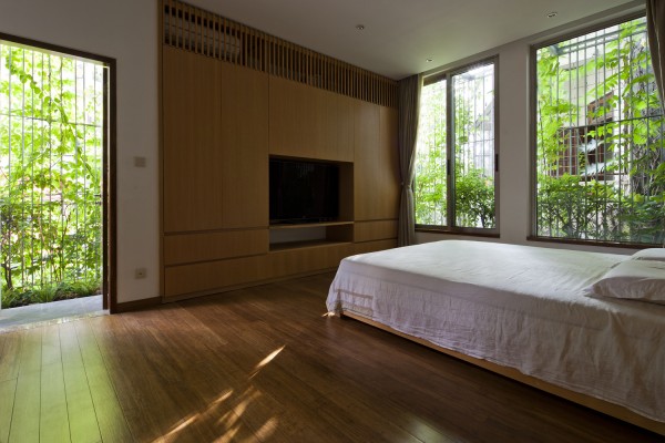 53e02277c07a8018740000fb_green-renovation-vo-trong-nghia-architects_pic08_bedroom_oki
